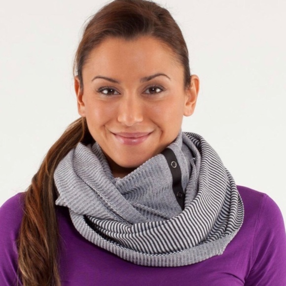 lululemon athletica Accessories - Lululemon Rulu Vinyasa scarf black white Snap
